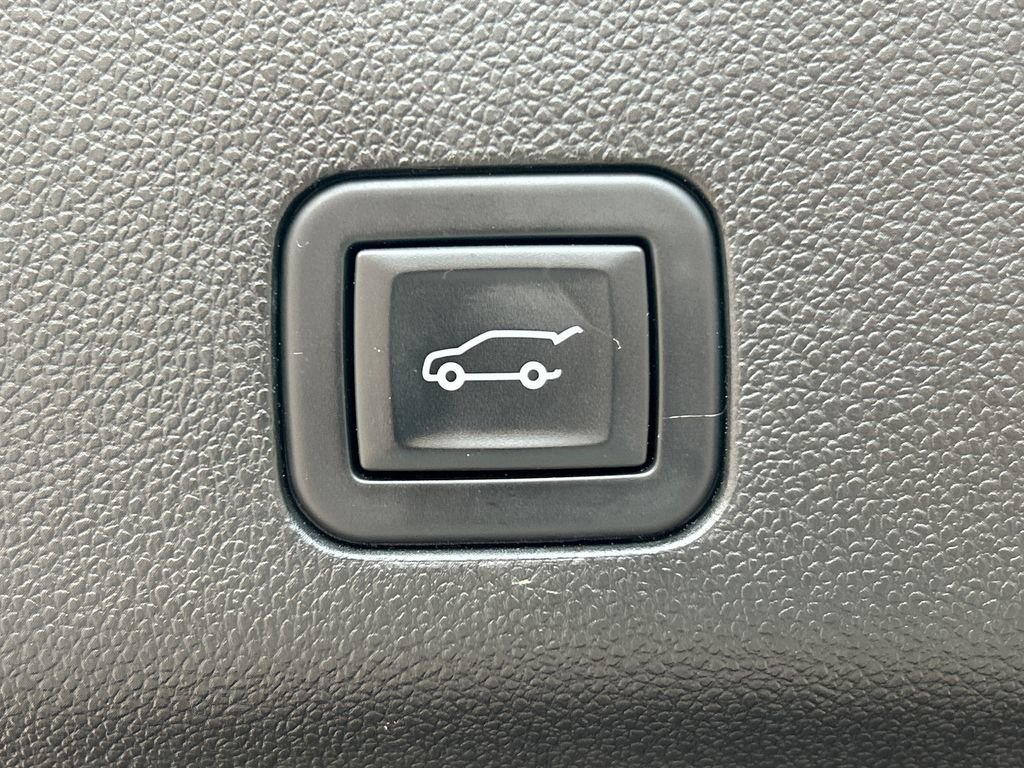 Used 2025 GMC Yukon Denali w/ Sun & Power Step Package AWD/4WD image 41