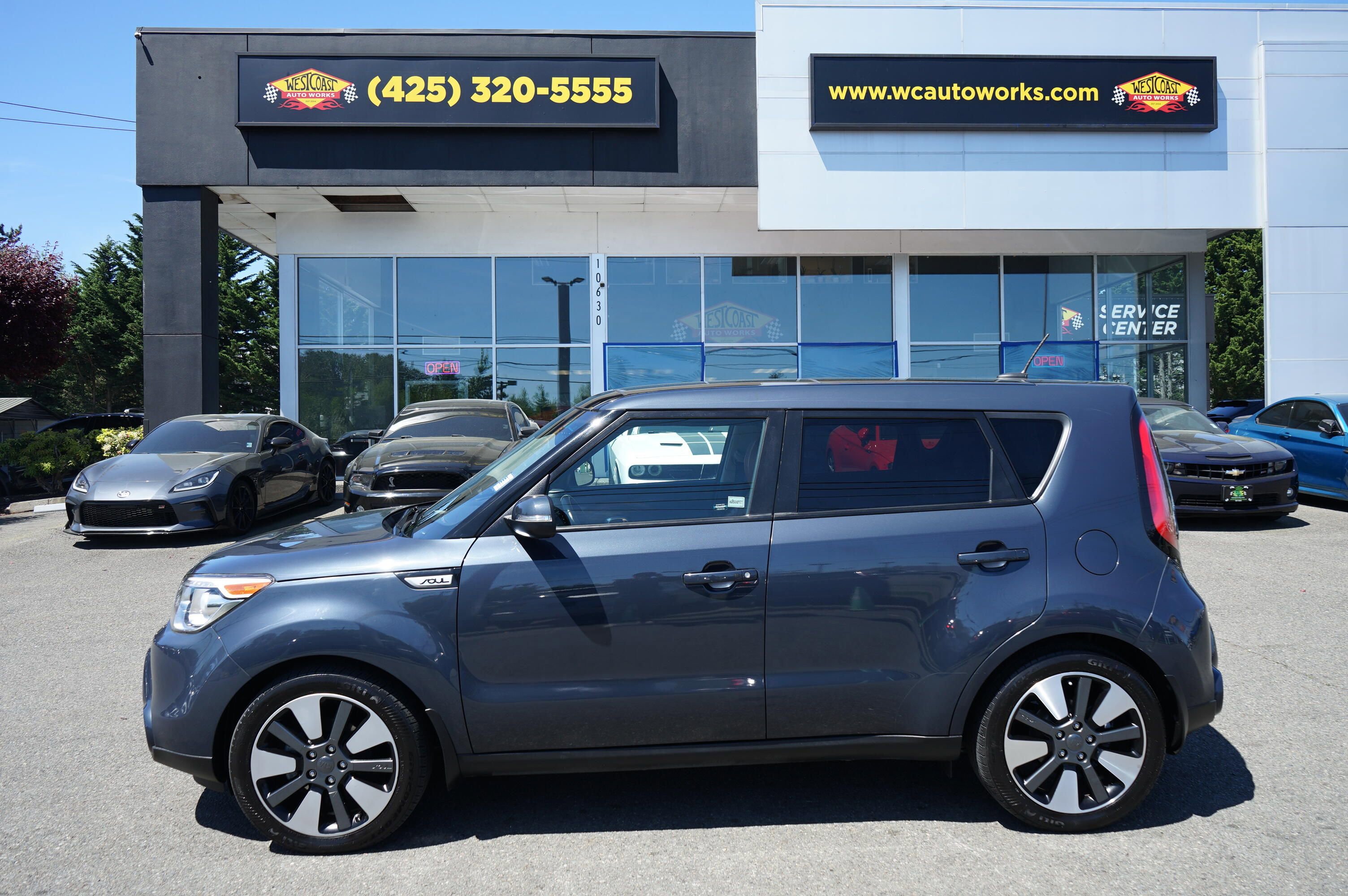 Used 2016 Kia Soul ! w/ Premium Package FWD image 2