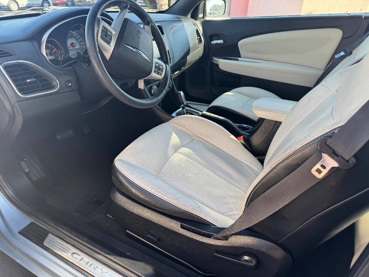 Used 2012 Chrysler 200 Limited image 4