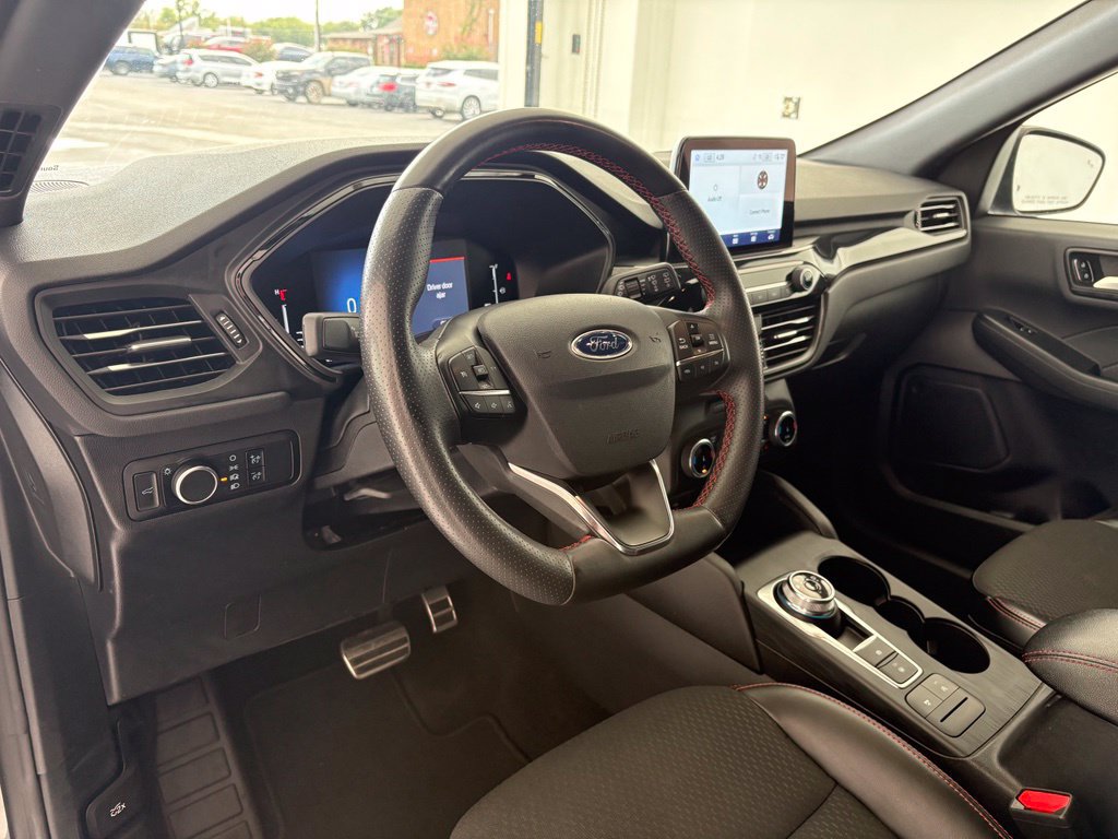 Used 2024 Ford Escape ST-Line AWD/4WD image 2