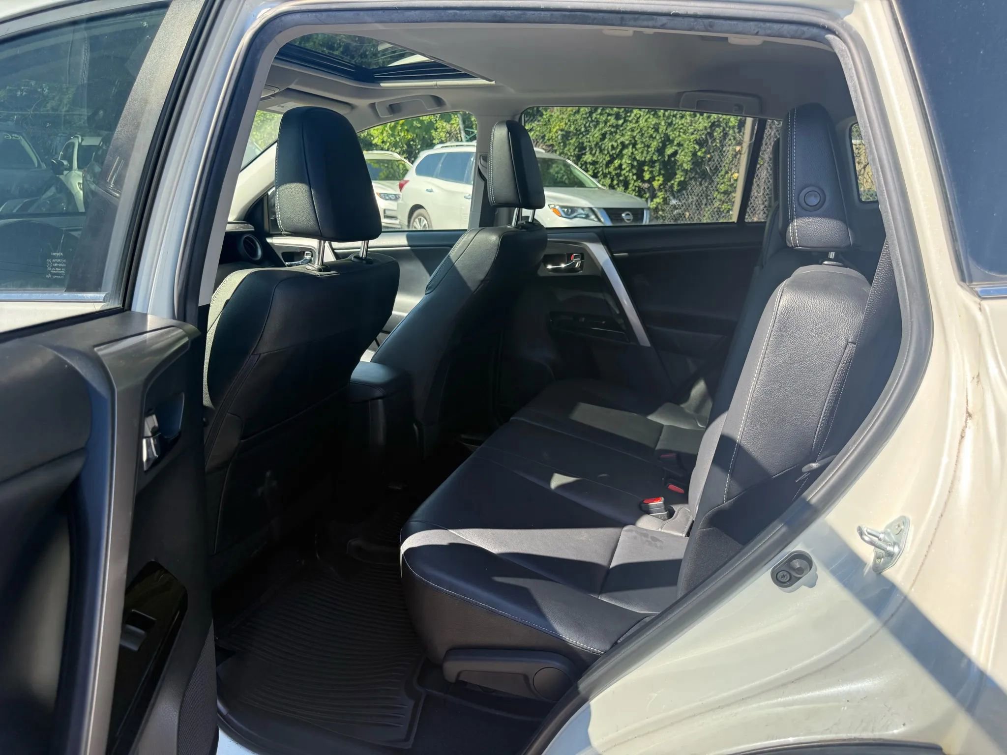 Used 2018 Toyota RAV4 Limited image 31