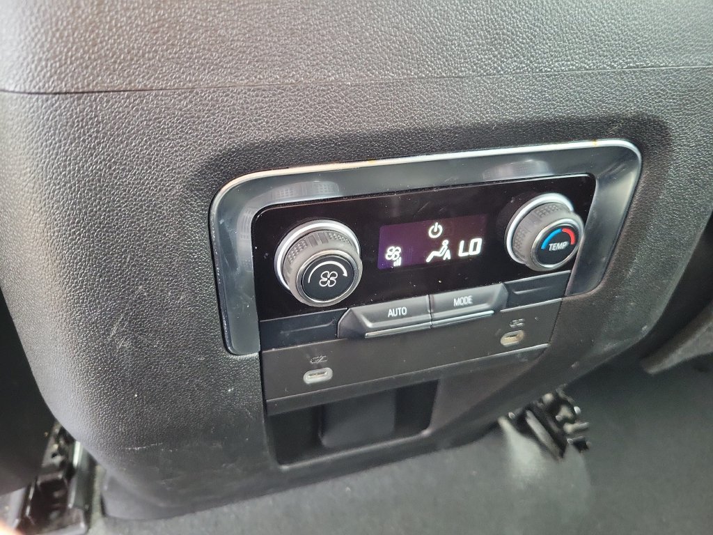 Used 2024 Chevrolet Suburban LT AWD/4WD image 19