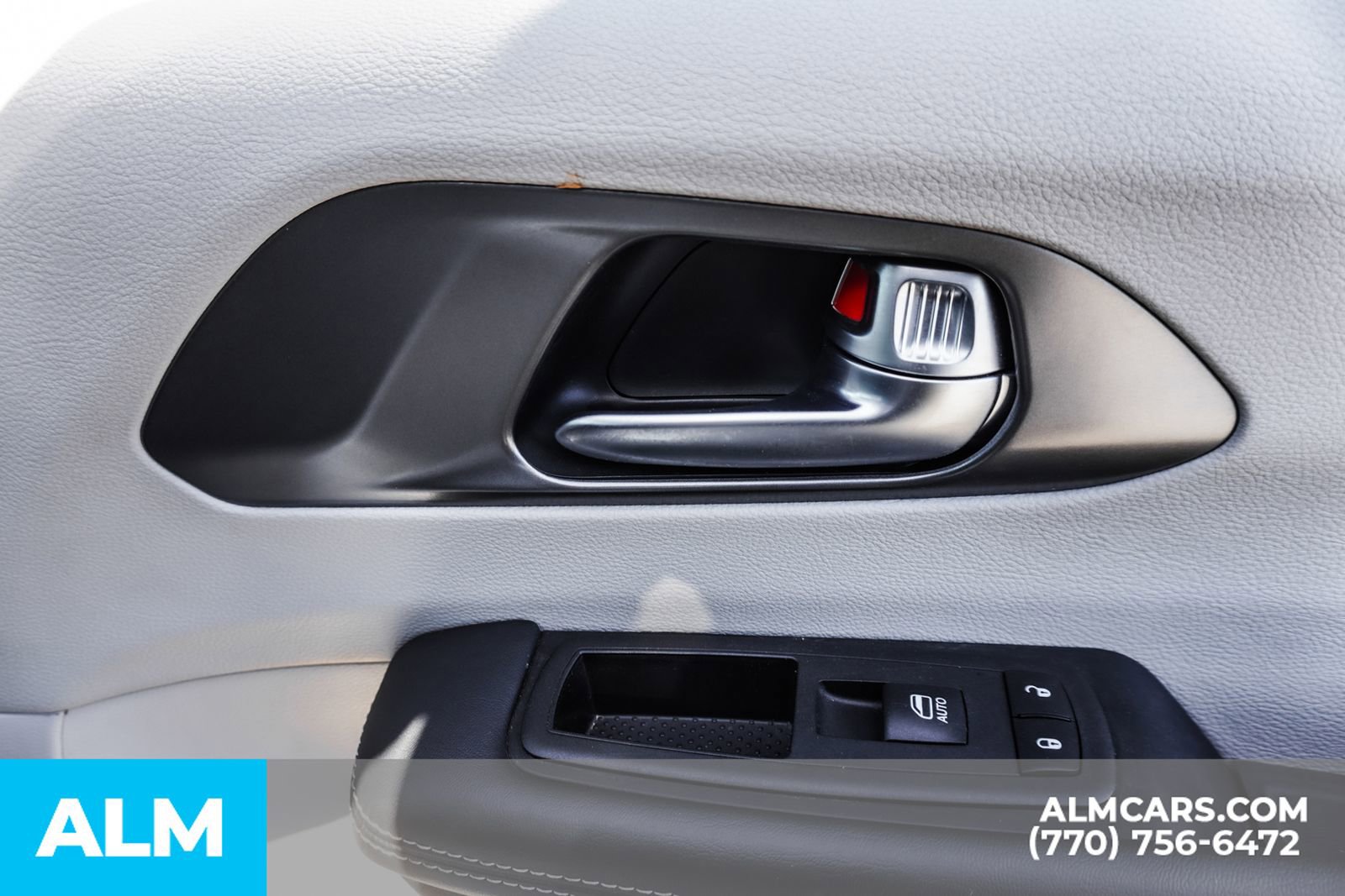 Used 2023 Chrysler Pacifica Touring-L image 48