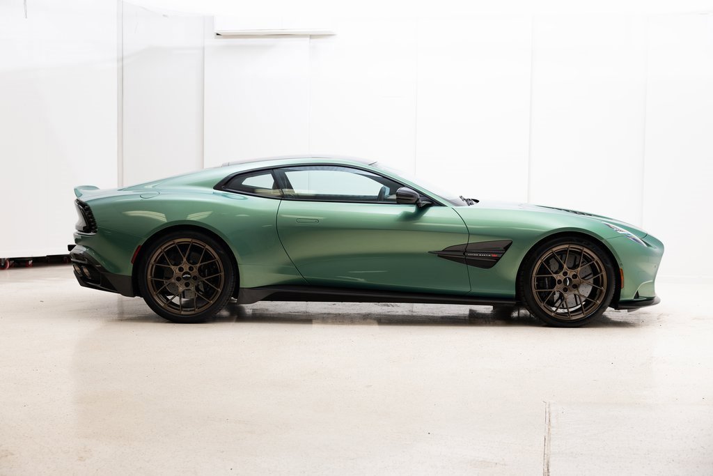 Used 2025 Aston Martin Vanquish image 8