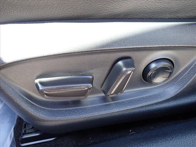 Used 2020 Toyota Camry XLE w/ Sunroof Package FWD image 11