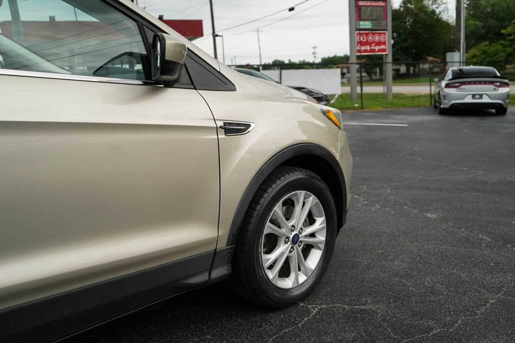 Used 2017 Ford Escape SE FWD image 17