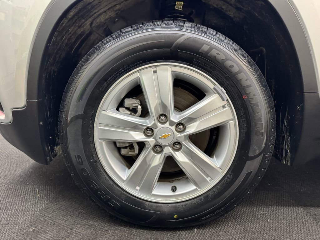 Used 2021 Chevrolet Trax LT AWD/4WD image 12