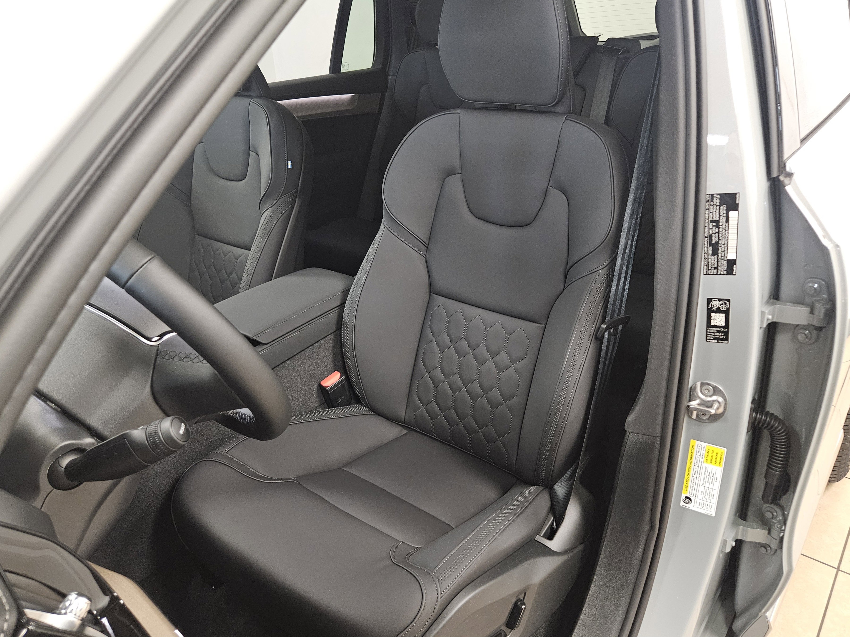 New 2026 Volvo XC90 T8 Plus w/ Protection Package Premier AWD/4WD image 39