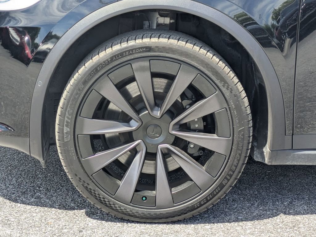 Used 2022 Tesla Model X Plaid image 9