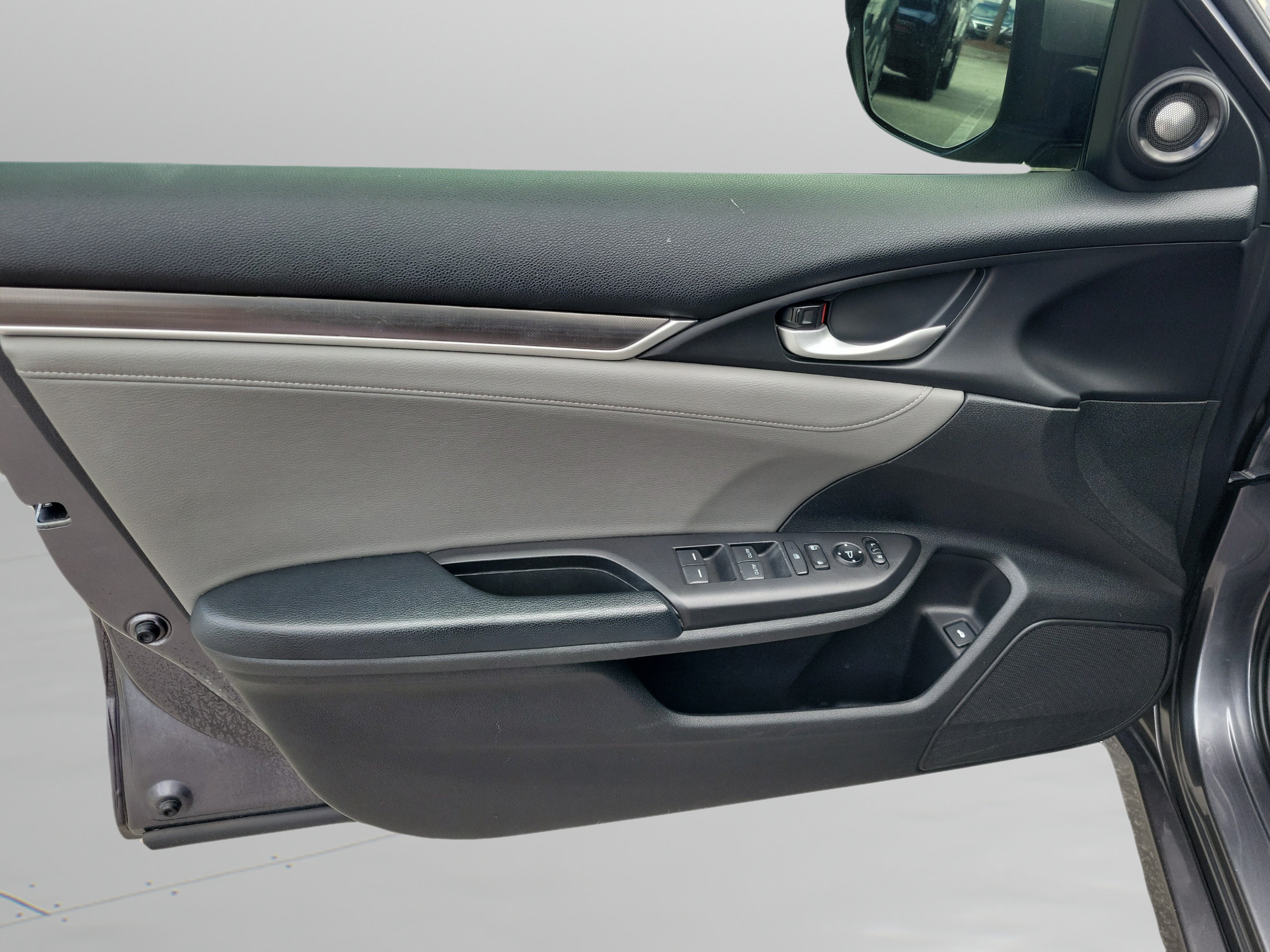 Used 2019 Honda Civic Touring image 11