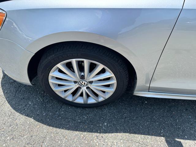 Used 2011 Volkswagen Jetta SEL FWD image 17