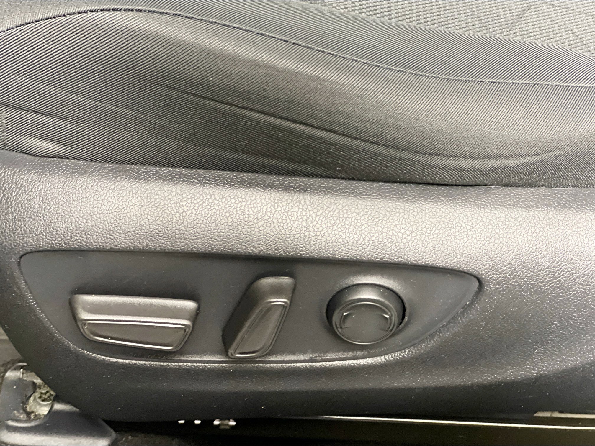 Used 2021 Toyota RAV4 XLE w/ Convenience Package FWD image 15