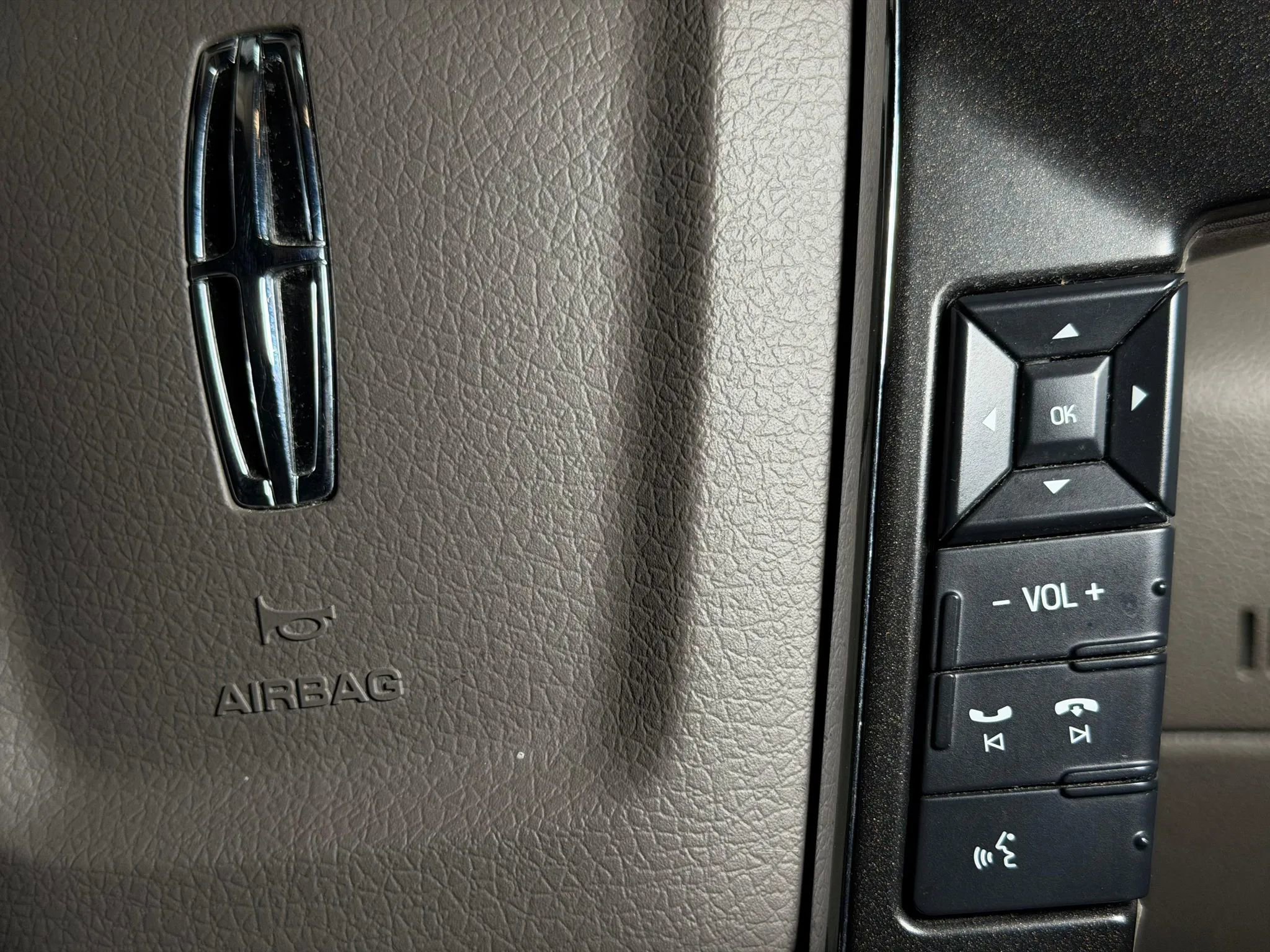 Used 2017 Lincoln Navigator Select RWD image 13