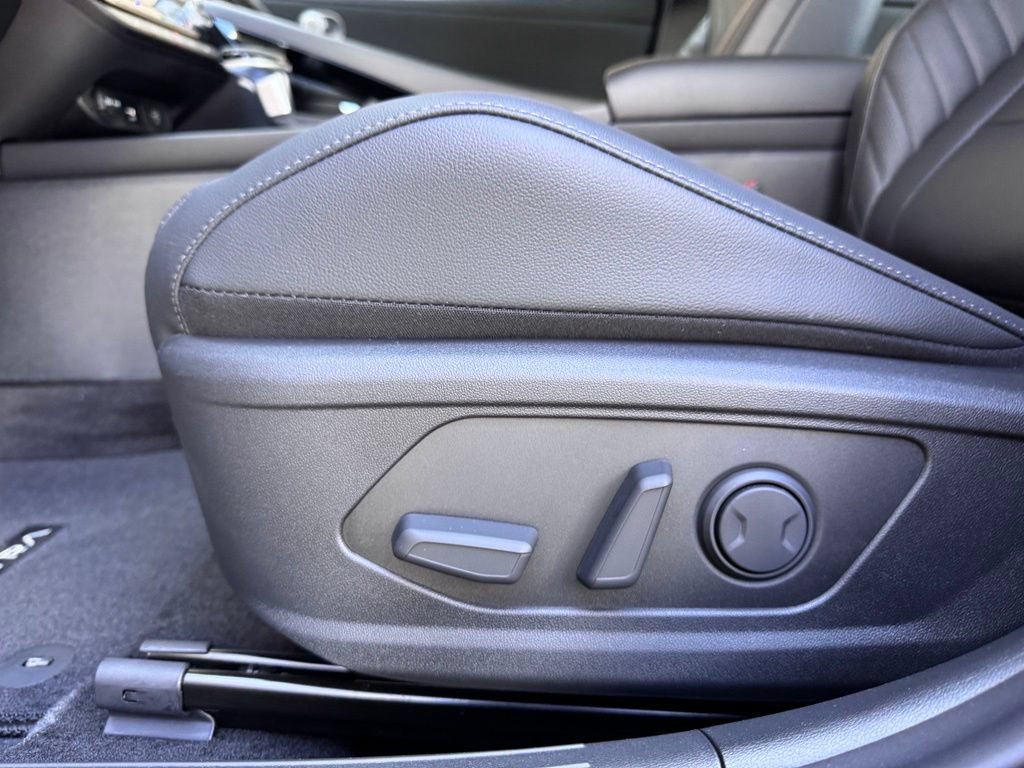 New 2026 Hyundai Elantra Limited FWD image 8