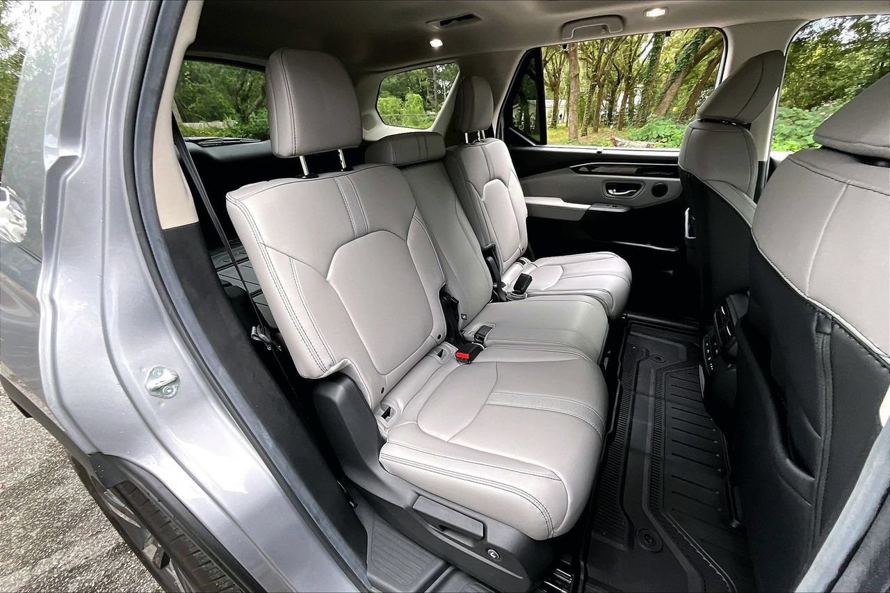 Used 2025 Honda Pilot Touring image 22