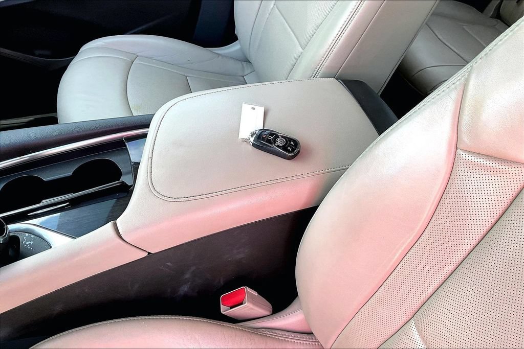 Certified 2018 Buick Enclave Essence w/ Trailering Package FWD image 10