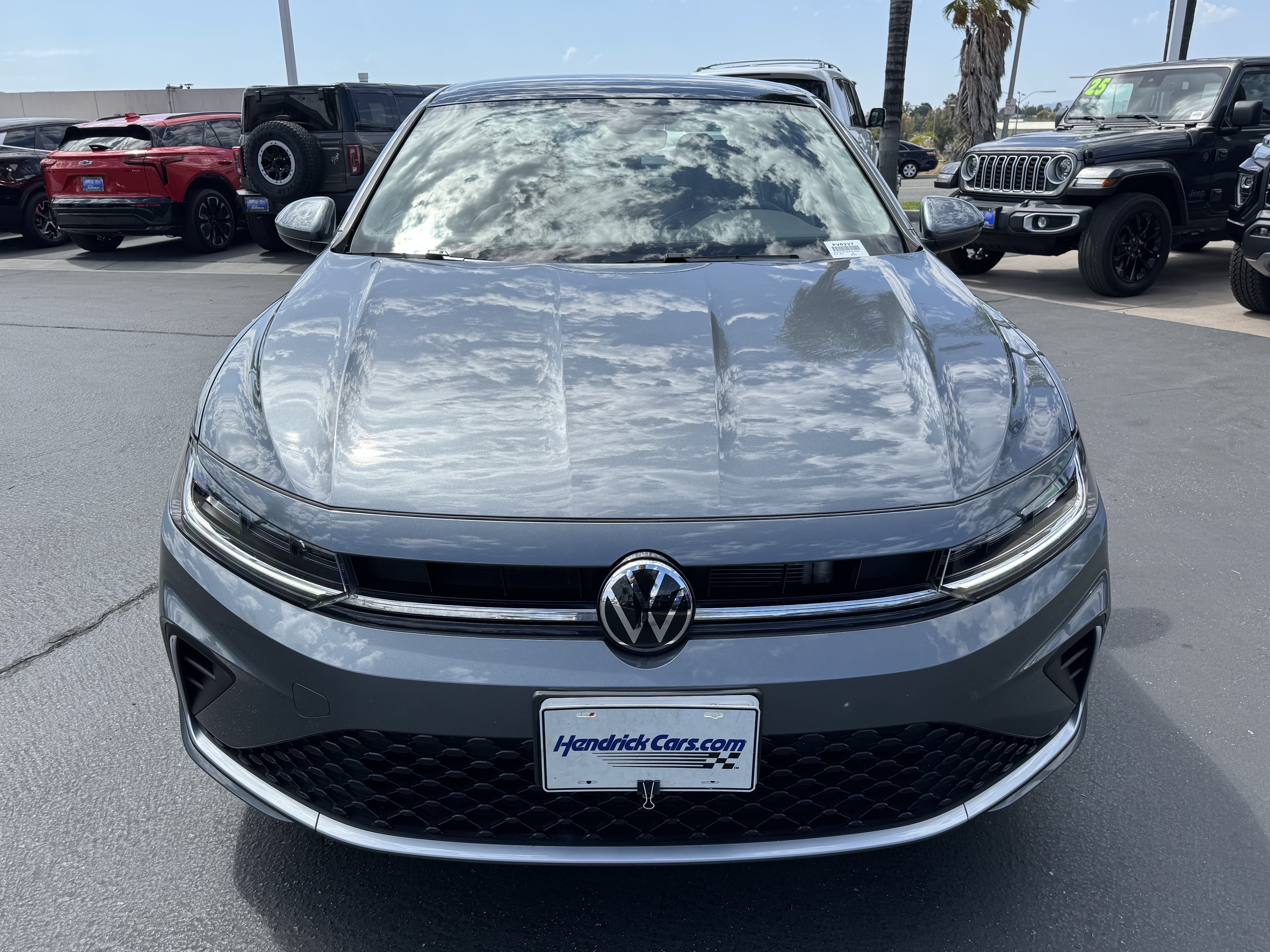 Used 2025 Volkswagen Jetta SE w/ Sunroof Package FWD image 3