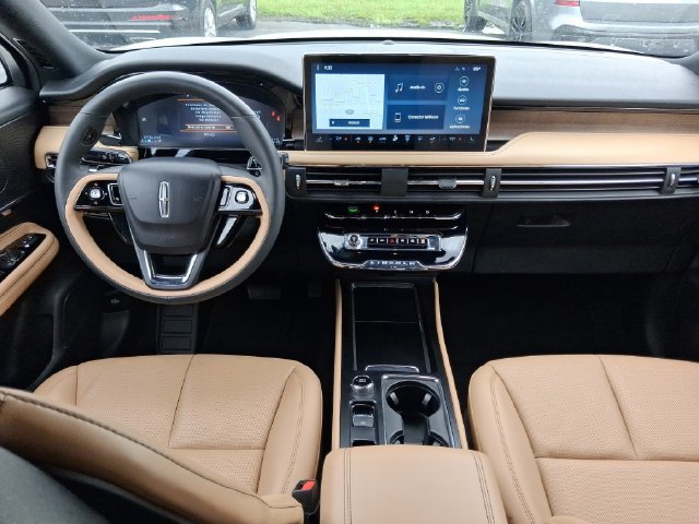 Used 2023 Lincoln Corsair Reserve FWD image 7
