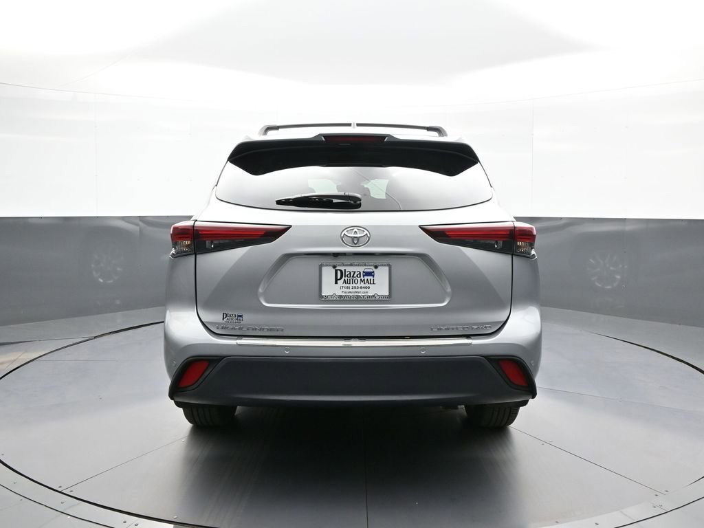 Certified 2024 Toyota Highlander Limited AWD/4WD image 7
