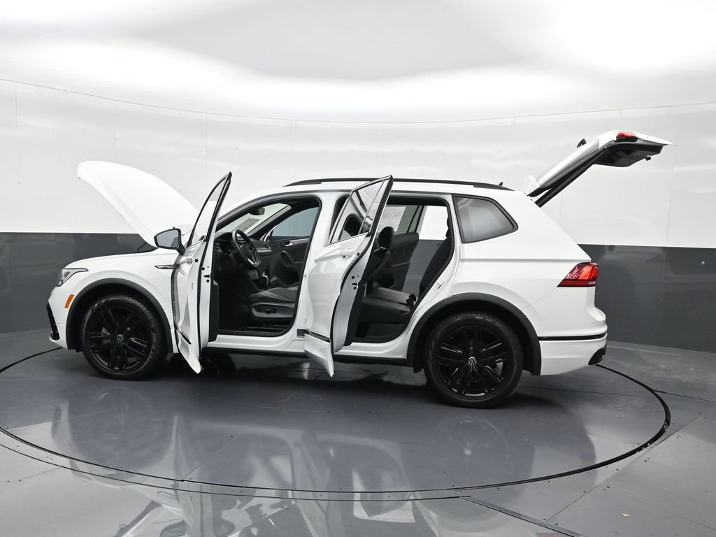 Used 2022 Volkswagen Tiguan SE R-Line image 34