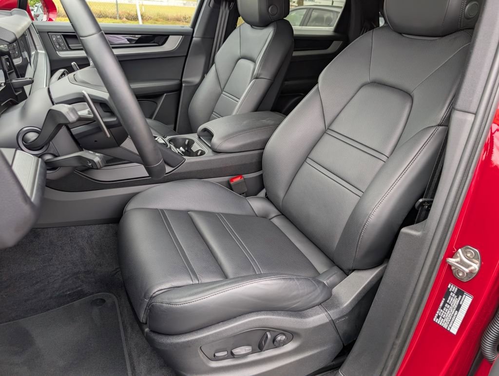 Certified 2025 Porsche Cayenne Coupe image 5