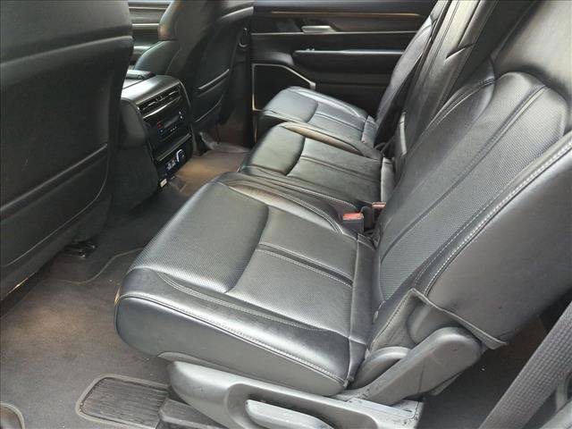 Used 2024 Jeep Wagoneer L Series II RWD image 12