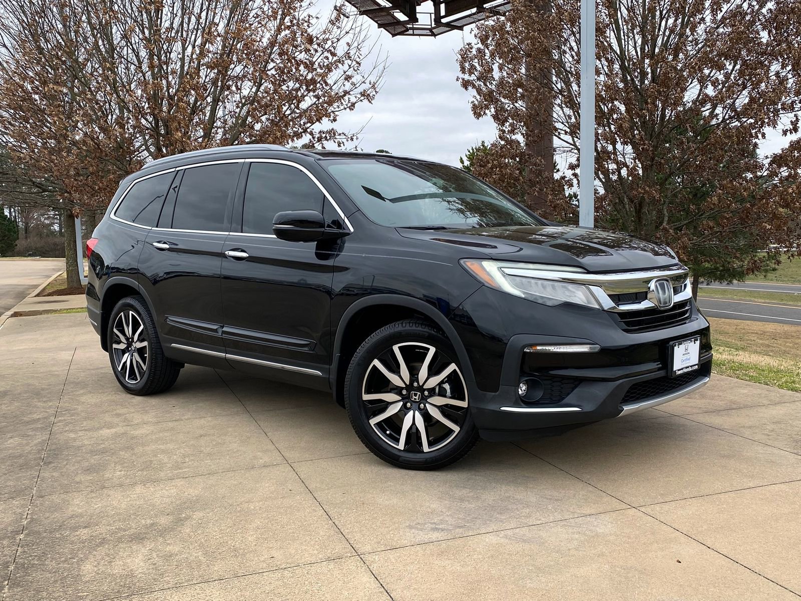 Used 2019 Honda Pilot Touring image 1