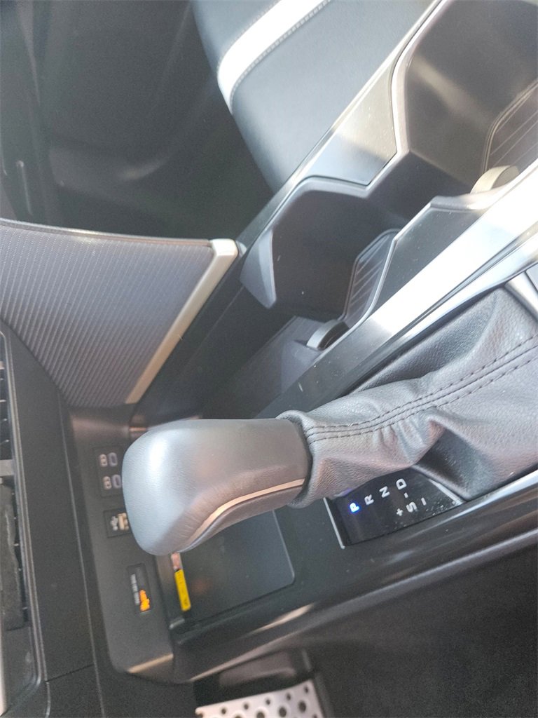 Used 2025 Toyota Camry SE image 28