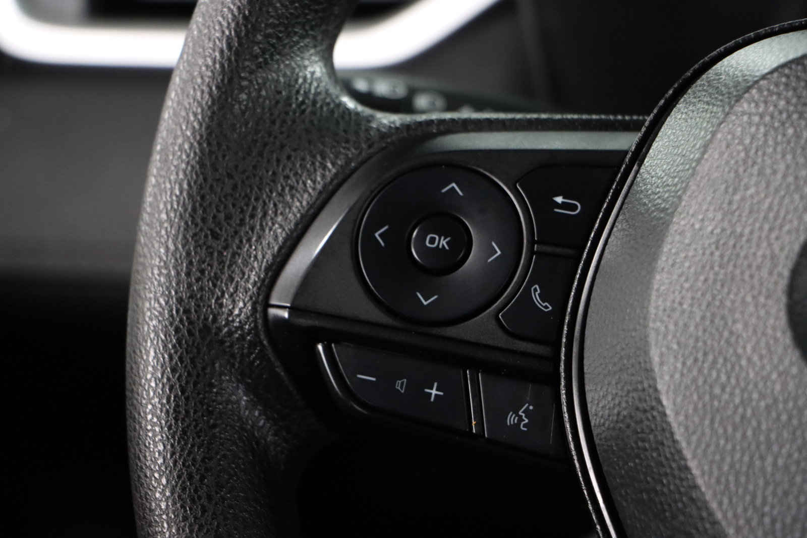 Used 2022 Toyota RAV4 LE image 13