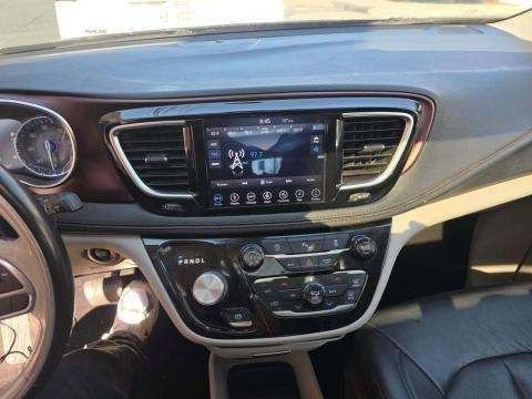 Used 2019 Chrysler Pacifica Limited image 7