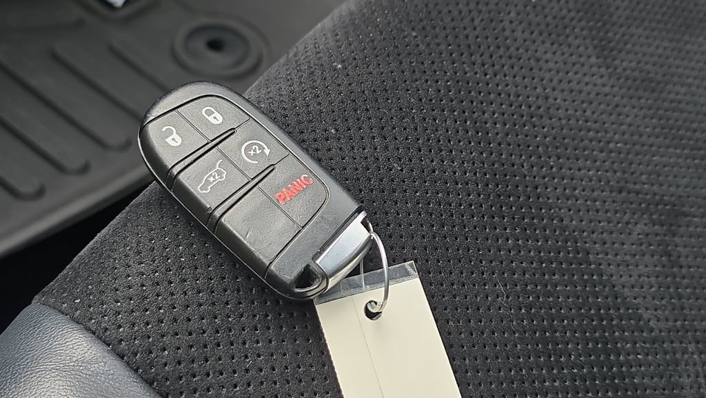 Used 2018 Jeep Grand Cherokee Altitude AWD/4WD image 29