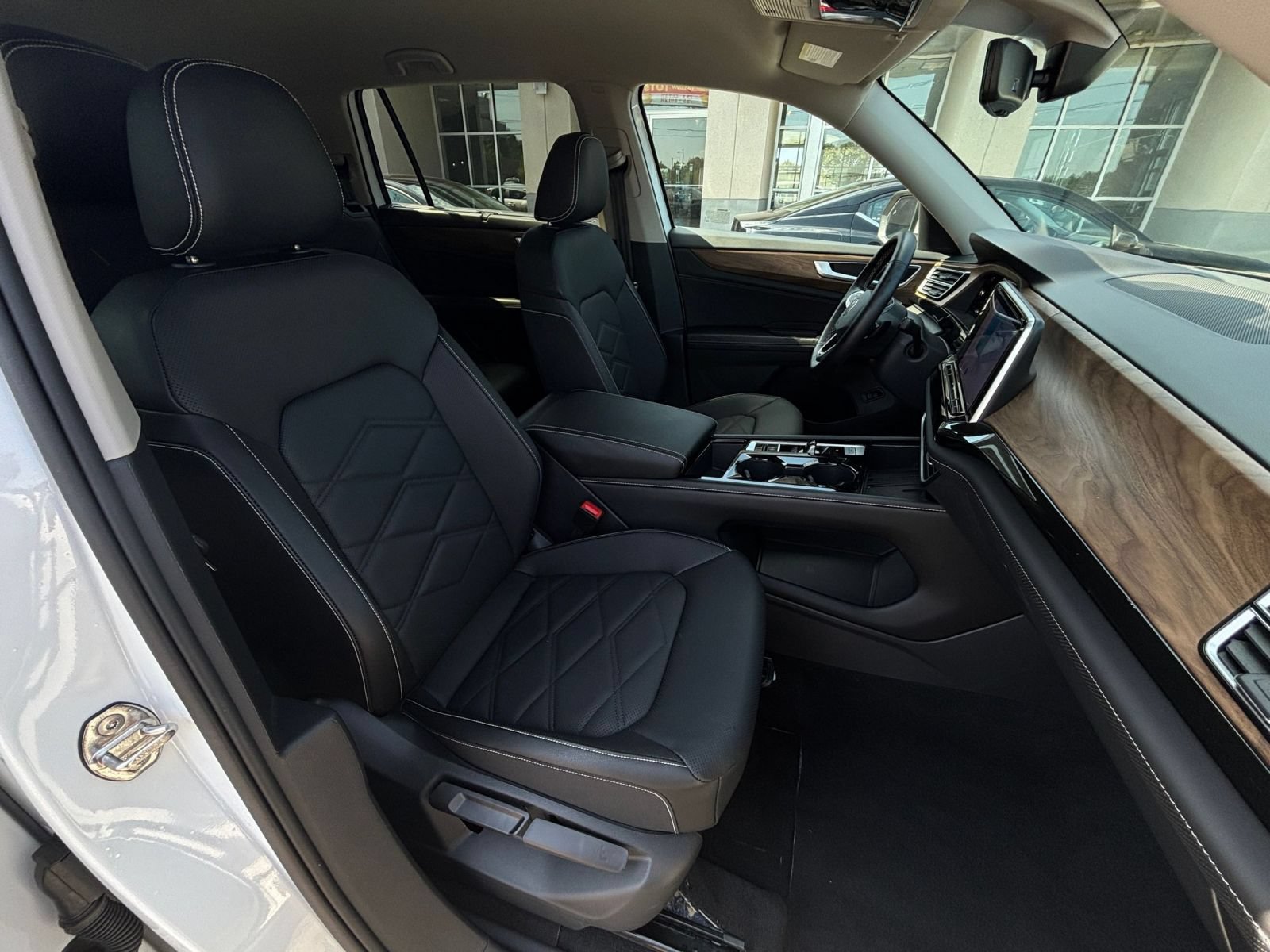 Used 2026 Volkswagen Atlas SE FWD image 34