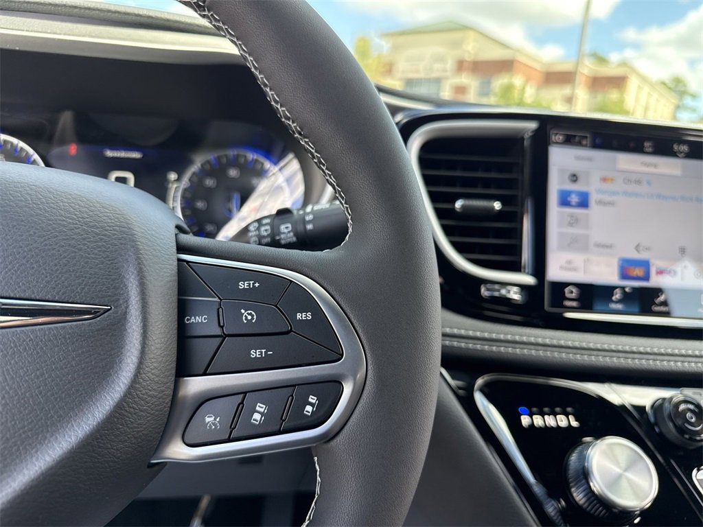 New 2026 Chrysler Pacifica Select image 15
