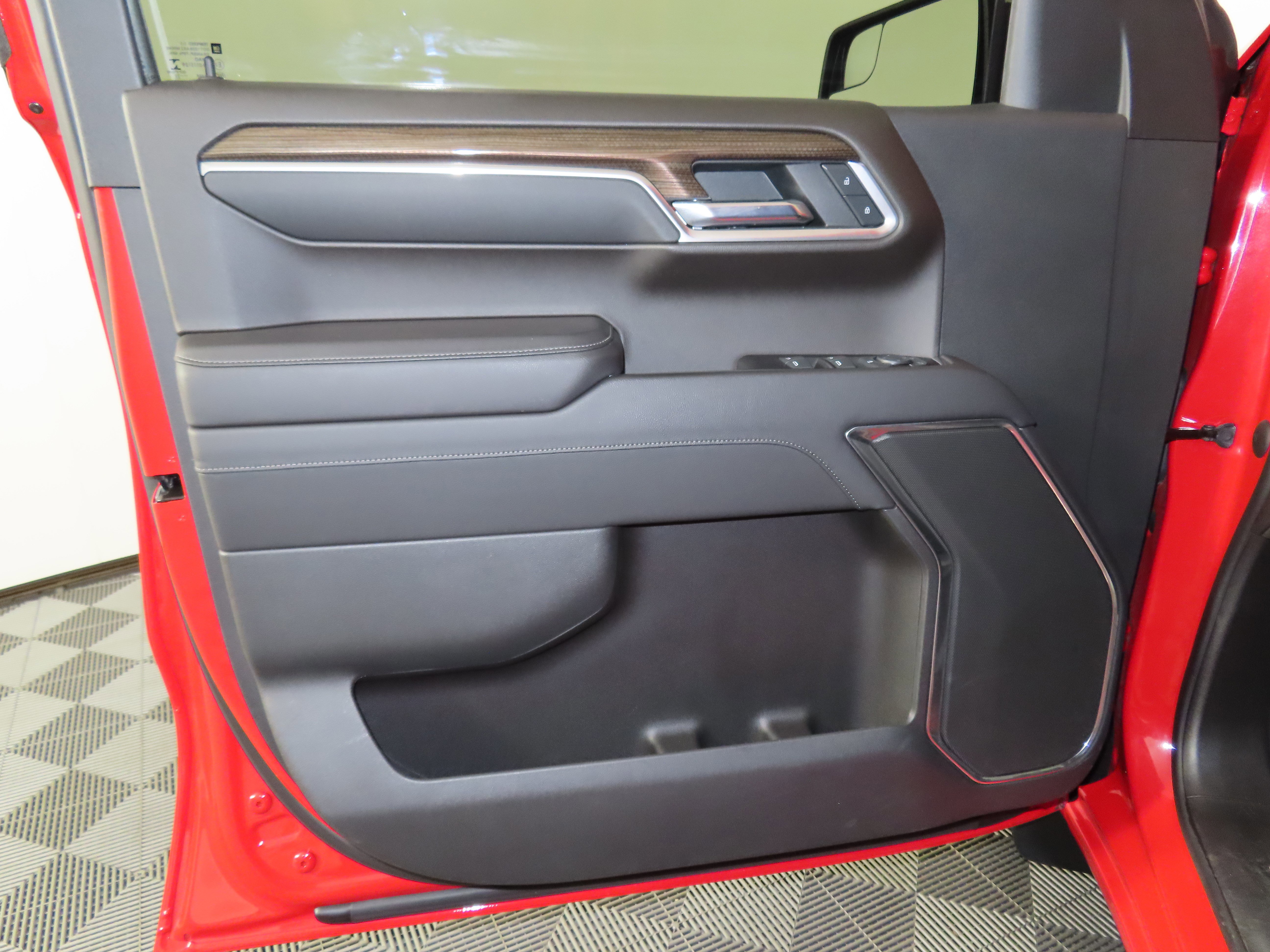 Used 2022 Chevrolet Silverado 1500 LT AWD/4WD image 23