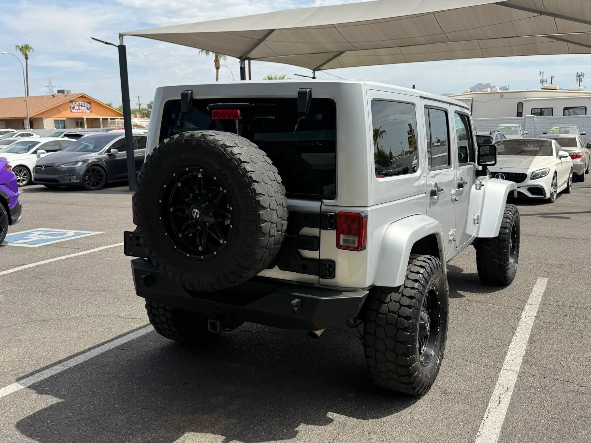 Used 2012 Jeep Wrangler Unlimited Sahara w/ Connectivity Group AWD/4WD image 9