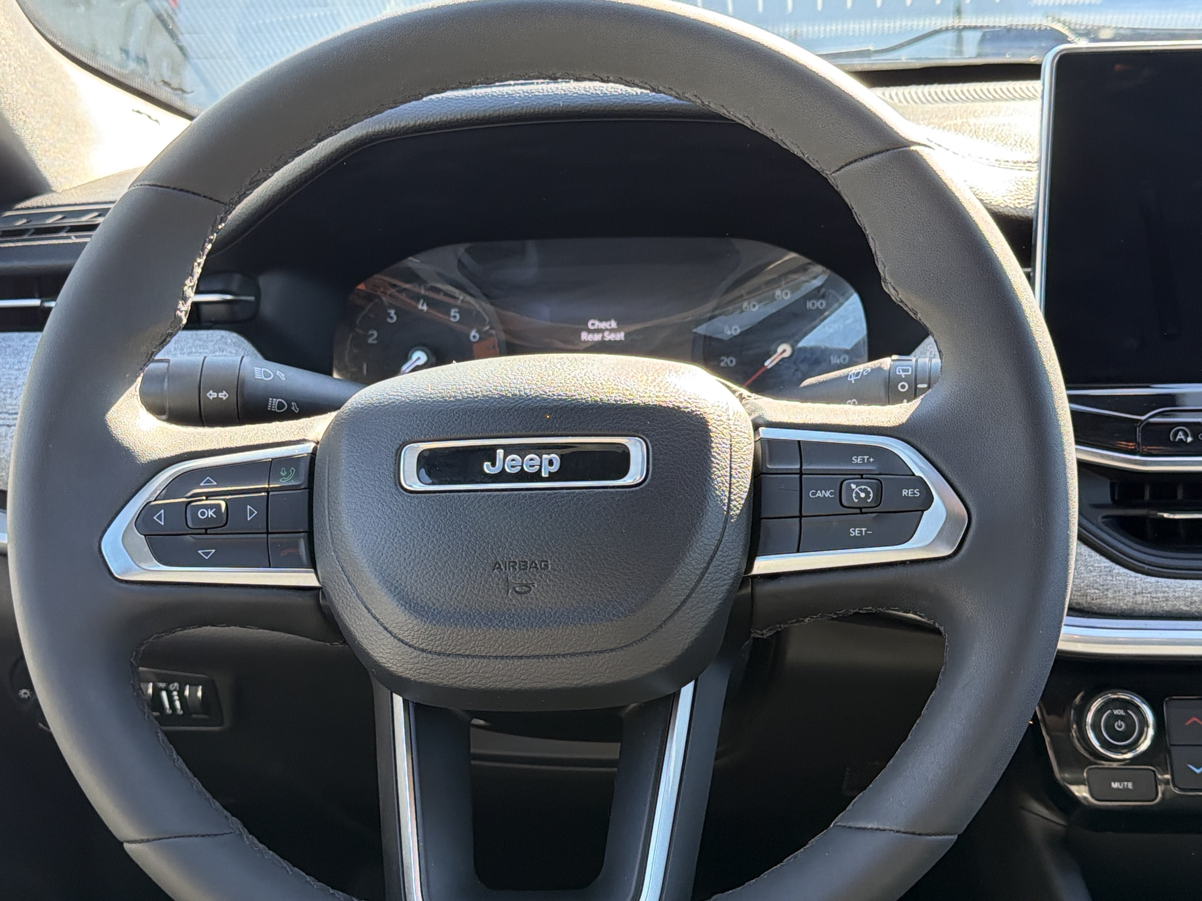 Used 2023 Jeep Compass Latitude AWD/4WD image 12