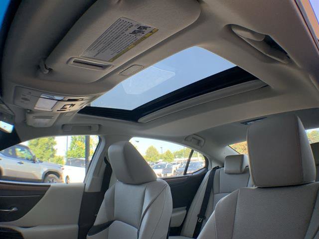 Used 2025 Lexus ES 300h w/ Premium Package image 14