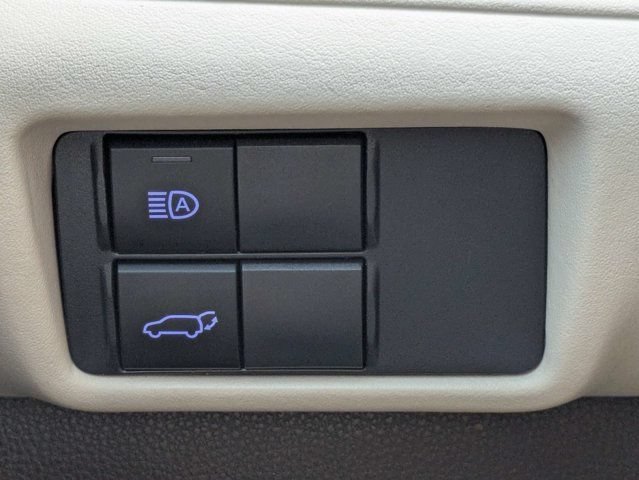 Used 2021 Toyota Highlander XLE AWD/4WD image 25