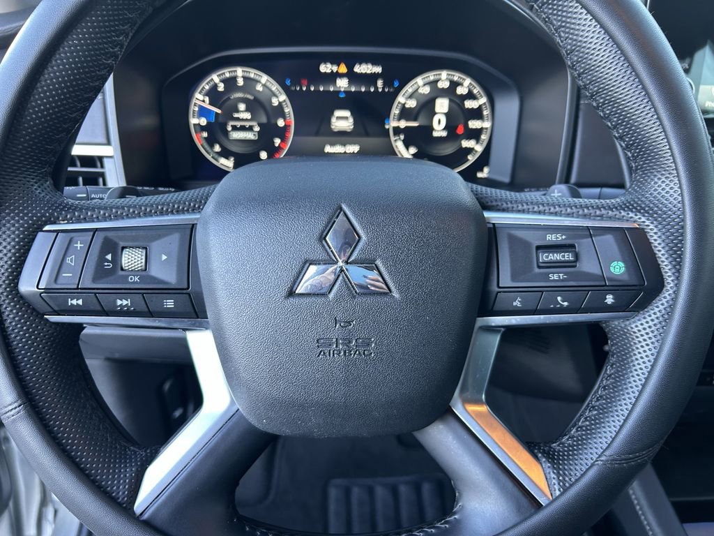 Used 2023 Mitsubishi Outlander SE image 29