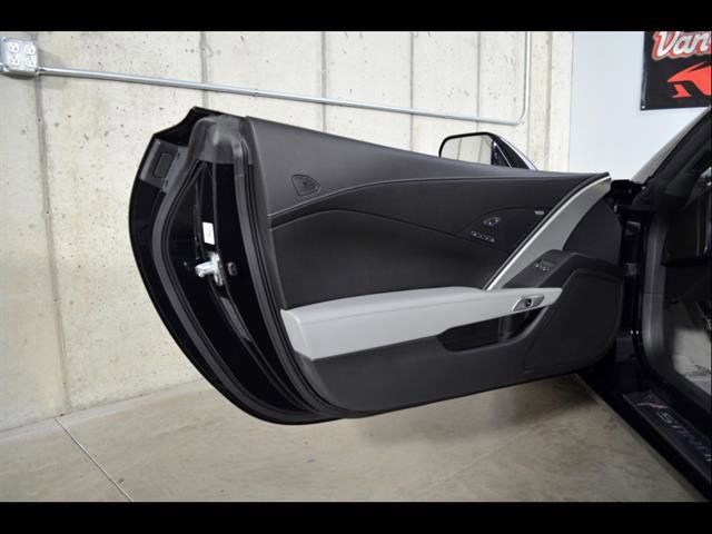 Used 2017 Chevrolet Corvette Stingray Coupe image 9