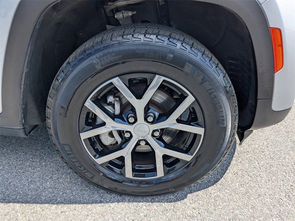 Used 2024 Jeep Grand Cherokee Limited image 11