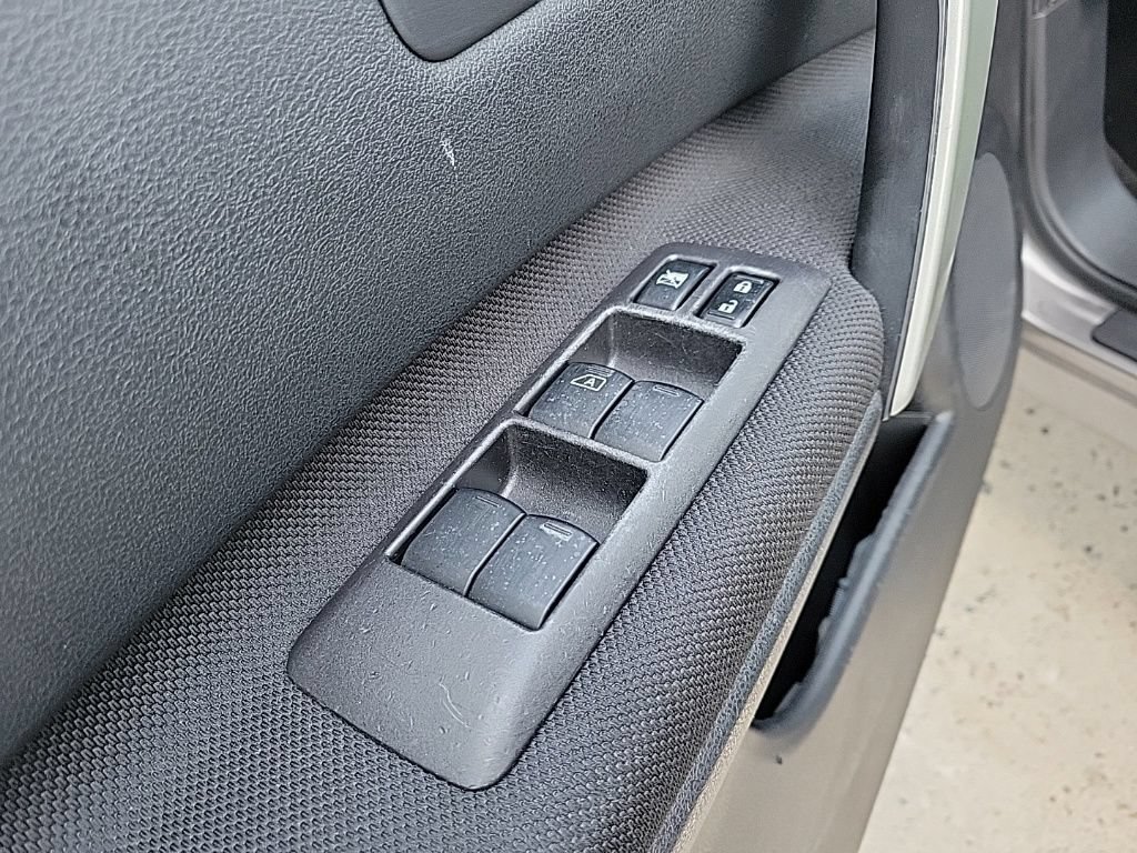 Used 2013 Nissan Rogue S AWD/4WD image 28