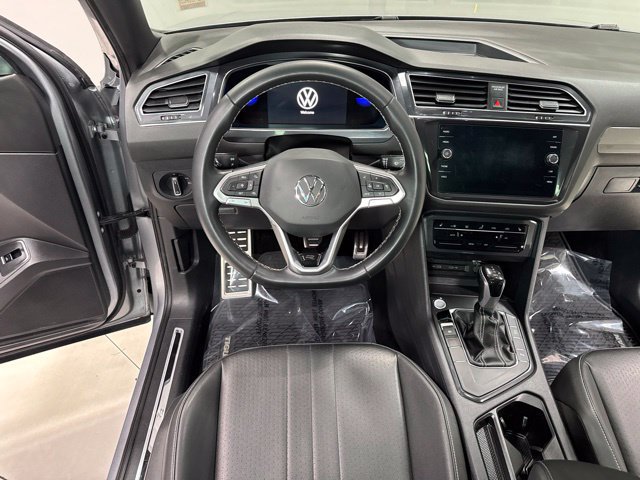 Used 2023 Volkswagen Tiguan SE R-Line FWD image 18
