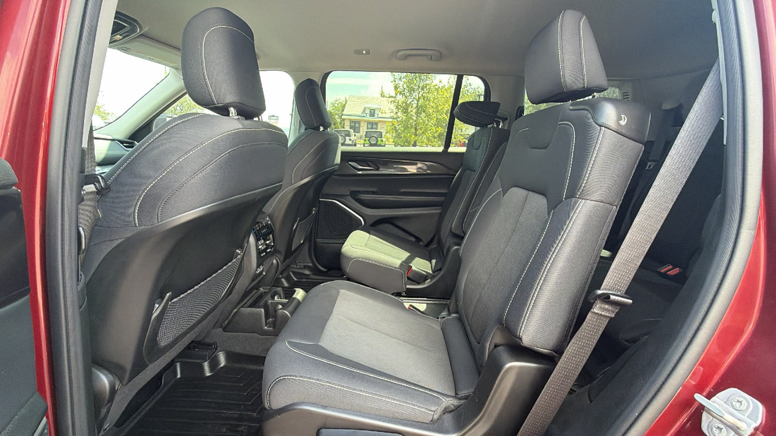 Certified 2022 Jeep Grand Cherokee L Laredo w/ Luxury Tech Group I RWD image 15