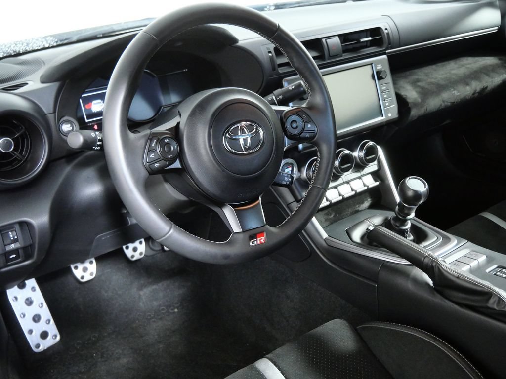 Used 2025 Toyota GR86 Premium w/ ALL Weather Mat Package (TMS) RWD image 16