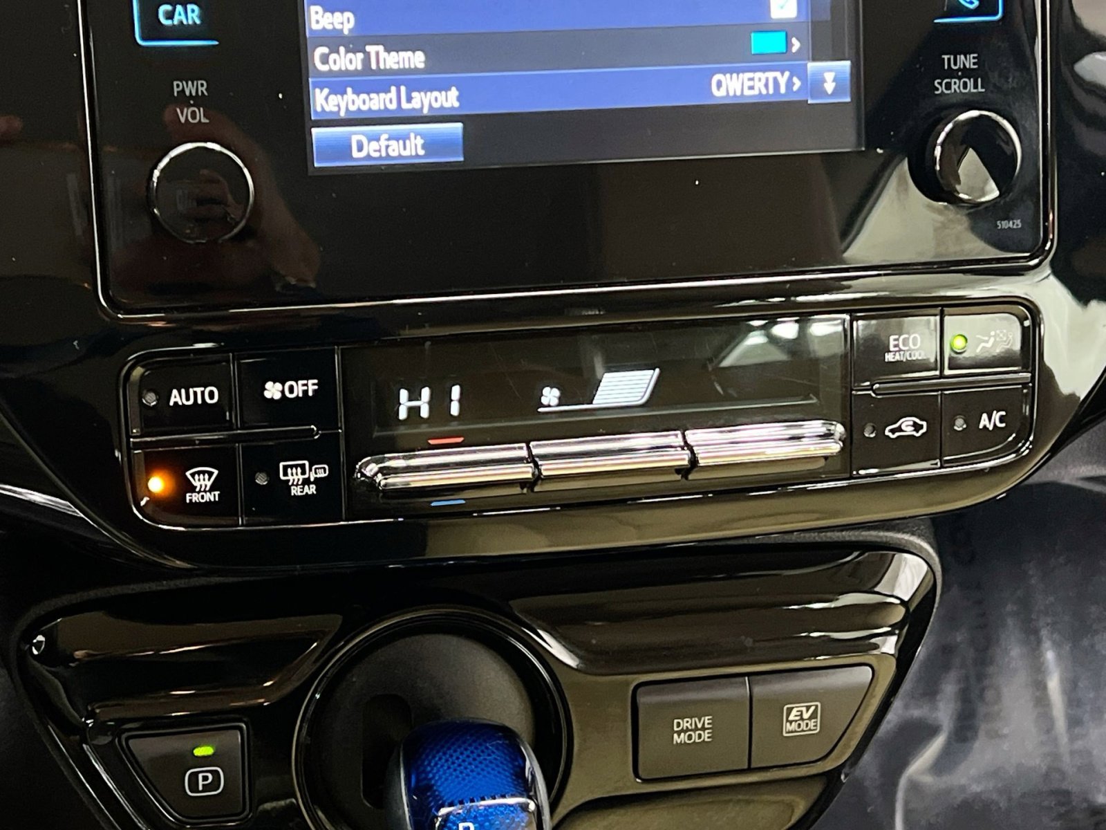 Used 2019 Toyota Prius LE image 25