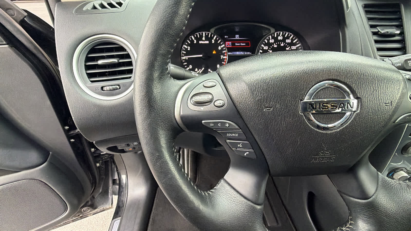 Used 2019 Nissan Pathfinder SL image 19