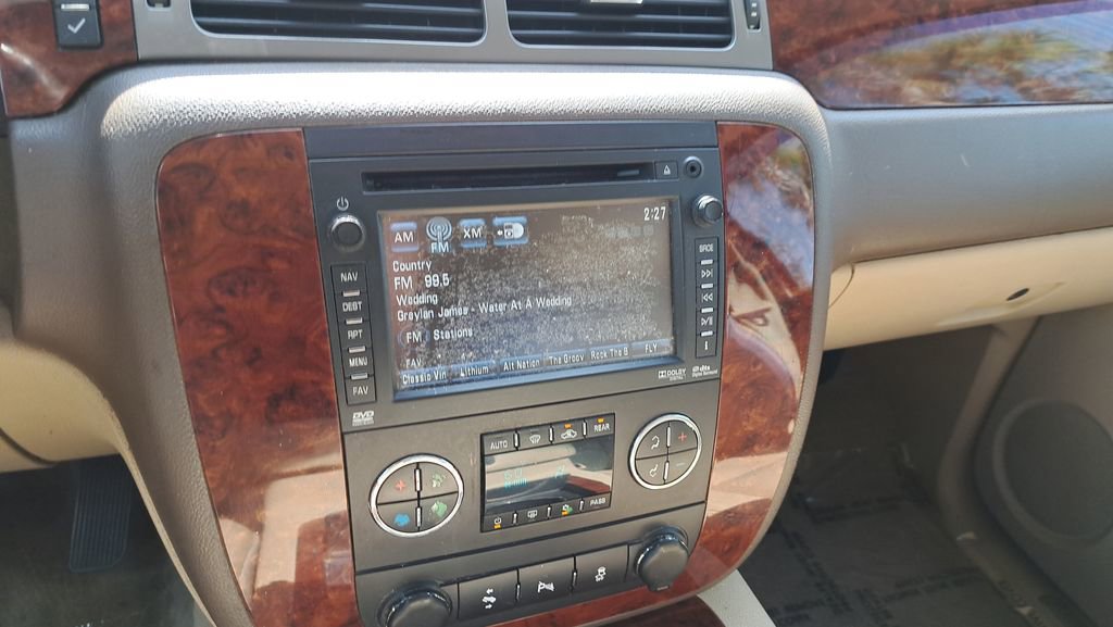 Used 2013 Chevrolet Suburban LTZ image 23