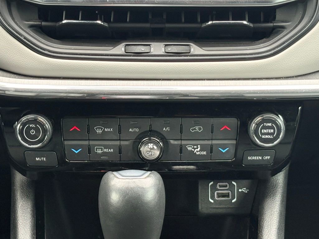 Used 2024 Jeep Compass Limited image 14