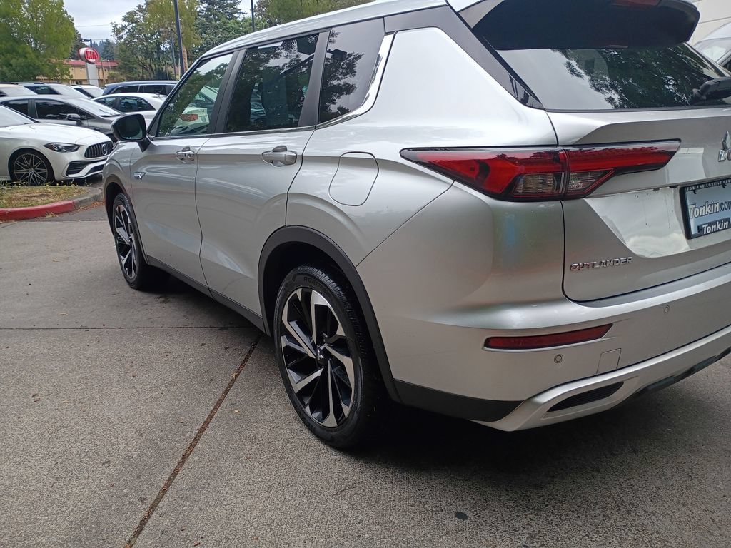 Used 2023 Mitsubishi Outlander 4WD Plug-In Hybrid image 6